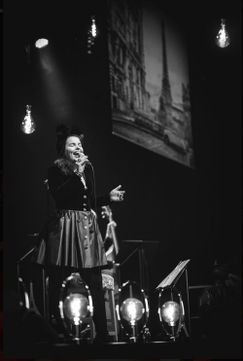 Tia Cohen - Edith Piaf Show - MiminTalli Oy