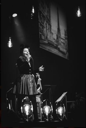 Tia Cohen, Edith Piaf Show - MiminTalli Oy